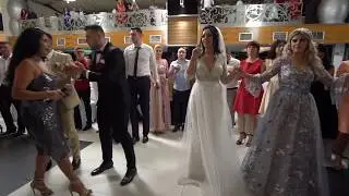 Alexandra si Marius - hora de mana