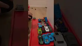 🚗 Paljon pieni&auml; autoja! V&auml;rit ja leikki lapsille Toy Cars for Kids | Learning Colors & Fun Play