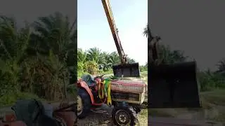 Excavator Long Arm Angkat Kebota Dari Dalam Parit