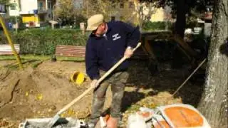 i lavori per l'altalena proseguono.