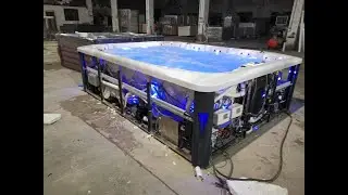 Chlorine free 12 person hot tub