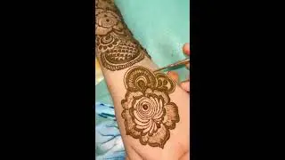 Dubai mehendi design with bold flower ❤️#like #mehmdi #creativehenna 