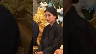 There's Majesty The King and Queen of Bhutan pay respects to Her Majesty The Queen mother #thailand