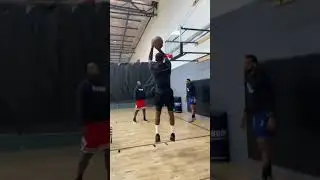 ISO Joe Johnson with the TOUGH mid post fadeaway‼️🔥