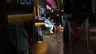 Live music in Bandra Kurla Complex Mumbai😍 #shorts #mumbai #india #trending #viral #subscribe