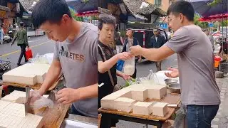 The stall sells tofu, which is freshly made and sold on September 23nd.