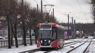 Трамвай 71-628 (КТМ-28) следует по проспекту Культуры, город Санкт-Петербург