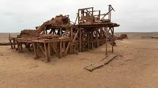 Old Oil Rig ( Skeleton Coast, Namibia )