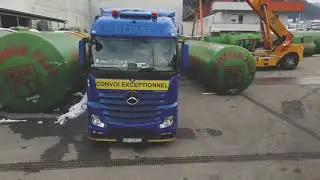 DJI Mavic Air 2 Cinematic Truck Video / Oversize Transport / Mercedes Actros mp4 / Italy