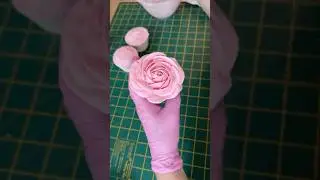 Easy Flower Cupcakes #flowercupcakes #cupcakedecorating #buttercreamflowers #cupcake