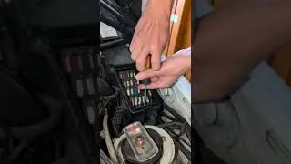 Oh noo climate control not working #mechanic #repair #mercedes #w124 #classiccar #airconditioning