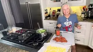 Keto Friendly Broccoli, pepperoni, and Cheese Pizza Crunch #cabeuser  #ketofriendly