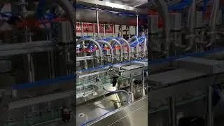 8 heads automatic servo motor type 600ml liquid bottle filling machine filling video