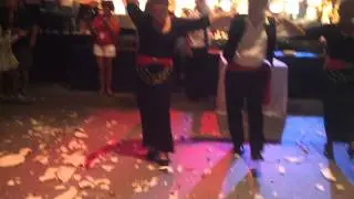 Rompiendo platos en fiesta griega. Florianopolis