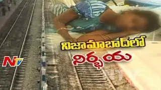 Woman mob abducted Infront Of Husband Near Nizamabad Railway Station | NTV