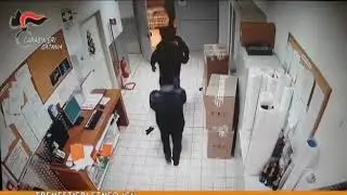 Rapina al centro commerciale, nel commando una guardia giurata infedele [TgMed 29/01/2019]