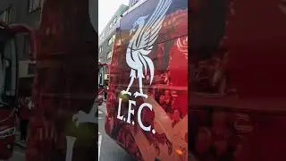 Liverpool team coaches arrive here at the Emirares #lfc #liverpool #arsenal #emiratesstadium