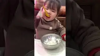 Japa Kids - B&eacute; ăn ngon miệng