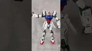 Gundam Riser bahan akrilik.