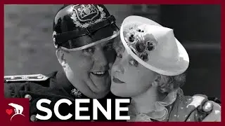Panserbasse (1936) - Politi, politi, politiii!