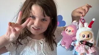 It’s New Year’s Day! Introducing Moo Bear, plus her Labubu’s, check out her room too! 