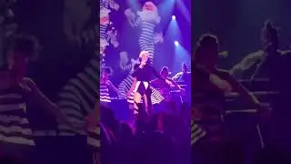 Gwen Stefani Sweet escape Live NYC Mastercard Priceless 17 10 15