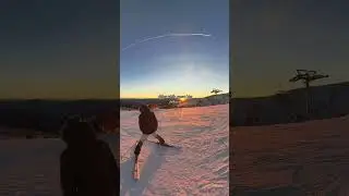 😍🌅 #skiing #sunset #wintermountains