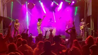 Dinny Skip - My First Live Show Ever!