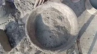 Black Mud dry and water crumbling in claypot #oddlysatisfying #youtube 