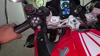 Apache rr310 genuine tvs mobile charger install coupler to coupler | mobile mount RR310