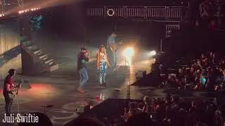 Cole Swindell & Lauren Alaina - Middle of a Memory/Purple Rain 3/3/18
