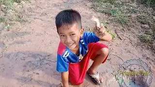Amazing  Smart Boy Trap By Muddy soil- Get Alot of Fish 100%