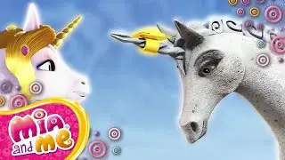 El unicornio de piedra le da a Onchao una parte de la corona - Mia and me 🦄🦄