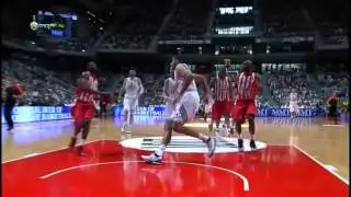 Bourousis vs Petway