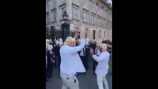 (r/PublicFreakout) Boris Gathering at Downing Street