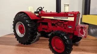 Ertl 1/16 IH Farmall 1256 Wheatland w/FWA - Prestige Collection!