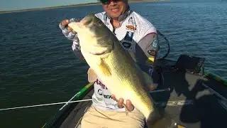 THO Lake Eufaula cranking an Azuma Z Boss 20 for giant bass