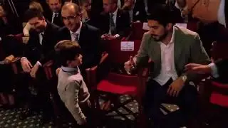 Luis Suarez plays with Messi's son Thiago 😂😂😂#shorts