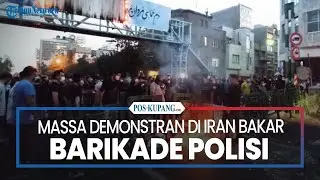 Massa Demonstran di Iran Bakar Barikade Polisi