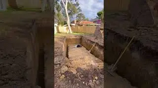 Come dig an EPIC 10m x 3m Pool. Melbourne Pool Builder! #poolinstallation #excavator #digging
