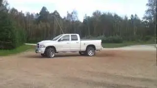 Dodge Ram 1500 5.7H doing donuts on gravel