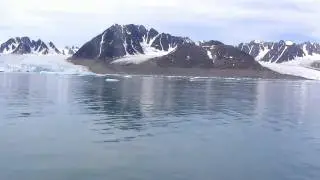 ZODIAC CRUISE AT MONACO GLACIER IN THE HIGH ARCTIC  1