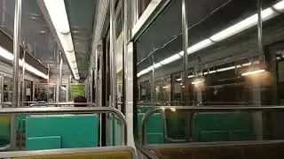 Viajando en un tren antiguo del Metro de Paris