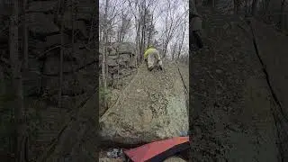 Left Cheek Sneak (V1) - Powerlinez Bouldering [Slabasaurus Boulder] #bouldering