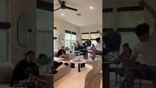 Я пнул кошачью шутку моей сестры 😂