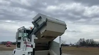 2006 Elgin Pelican  street sweeper for sale at auction | bidding closes January 13, 2022