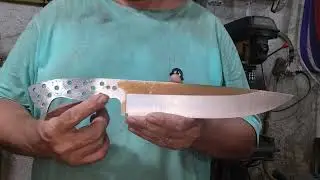 Um pouco da contrução de duas facas em aço damasco padrão aleatório...