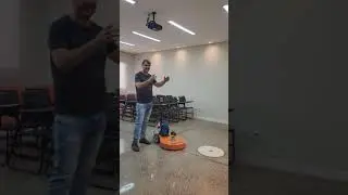 Enceradeira Industrial HighSpeed: perfeita para puxar o brilho e fazer a manutenção do piso.