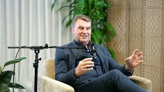 How customers decide to buy two ways & how to persuade customers | tips for sales by Peter Strohkorb