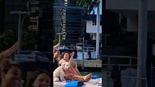 PURE LOVE REACTION! GIRLS AND THEIR DOG #miamivibes #boatriding #miamilife #yacht #party #summeR